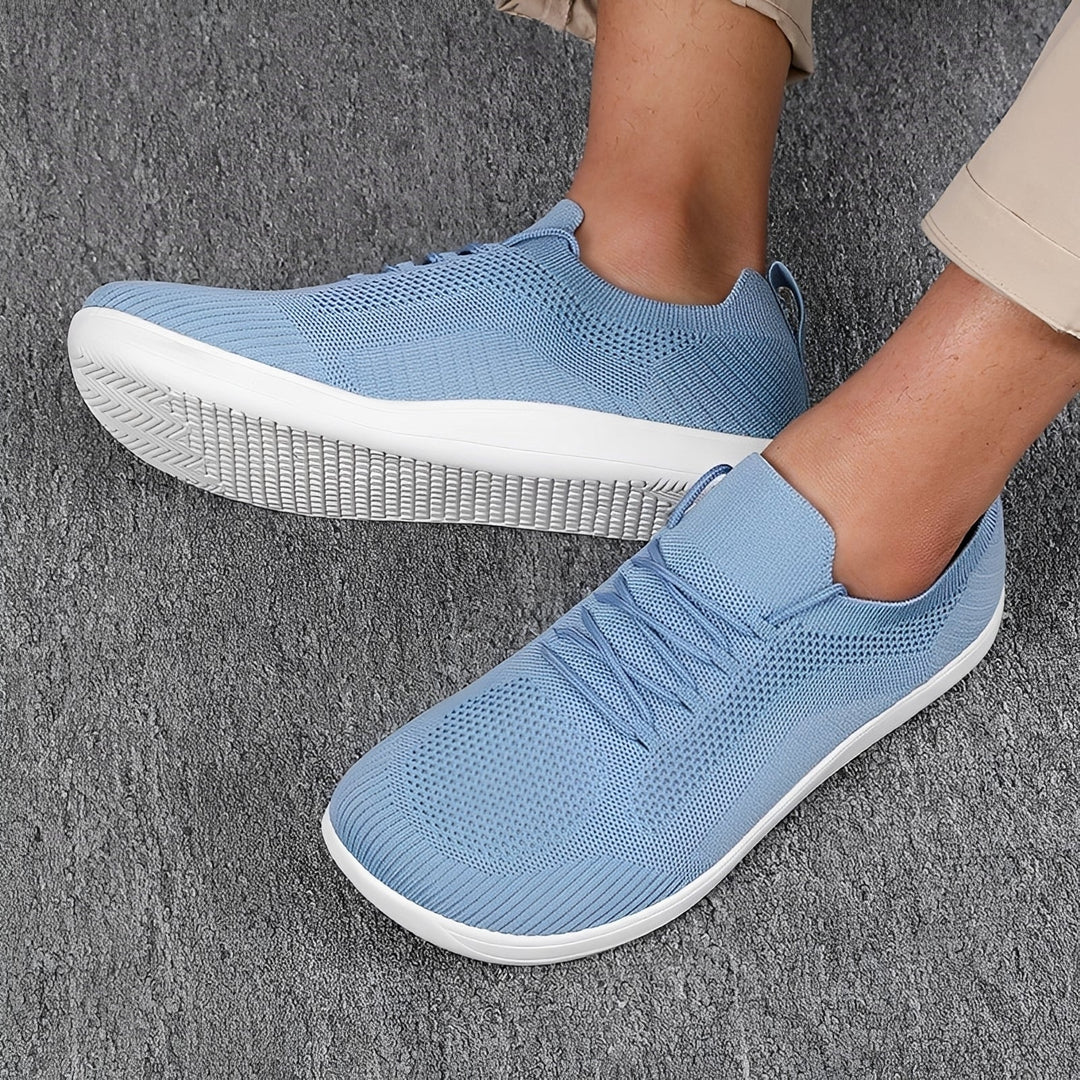 Sneakersy damskie przewiewne, z lekkiej tkaniny, zapewniające komfort i wentylację w upalne dni.