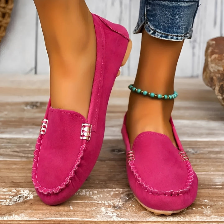 Stylowe damskie płaskie buty. Uniwersalne obuwie casualowe na wiosnę i lato.