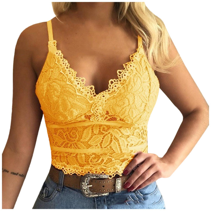 Świeży zielony koronkowy crop top damski, z regulowanymi ramiączkami. Na letnie dni.