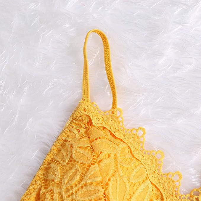 Stylowy czarny koronkowy crop top damski, z regulowanymi ramiączkami. Perfekcja detalu.
