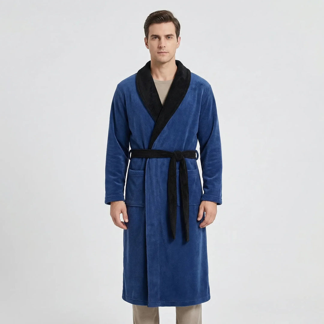 Męski szlafrok domowy Mario z kapturem, pasek w stylu kimono. Zapewnia ciepło i komfort po prysznicu.