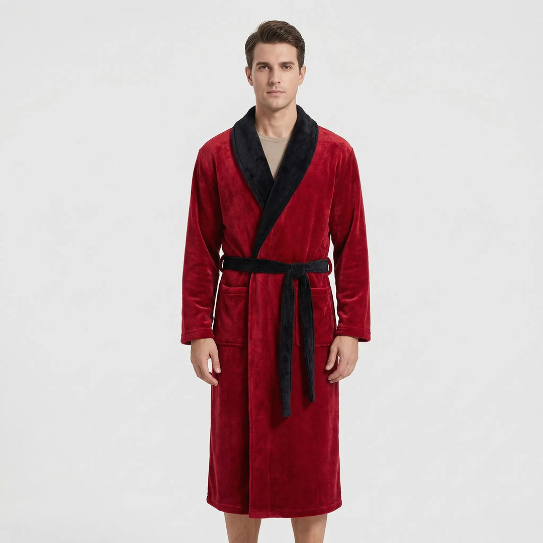 Komfortowy męski szlafrok z kapturem, w stylu kimono. Idealny na relaks i ciepłe wieczory jesienno-zimowe.