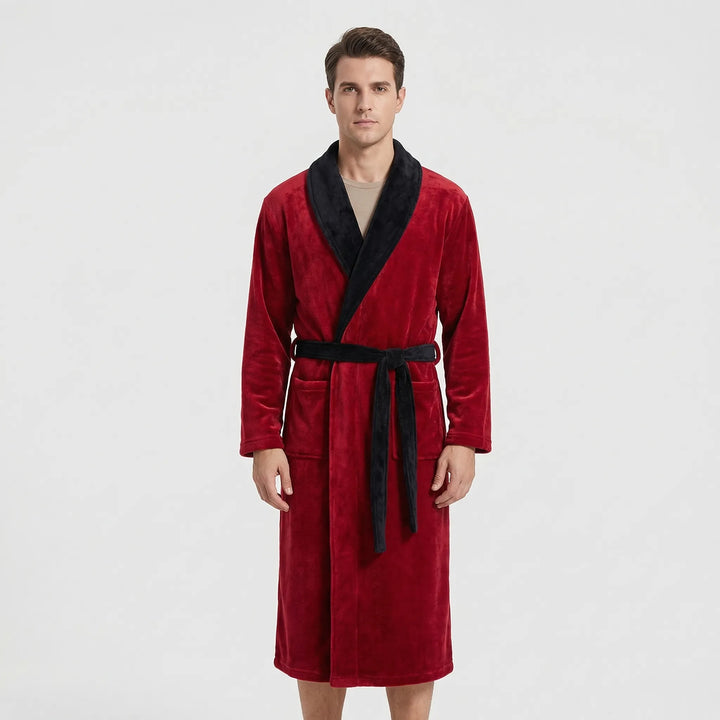Komfortowy męski szlafrok z kapturem, w stylu kimono. Idealny na relaks i ciepłe wieczory jesienno-zimowe.