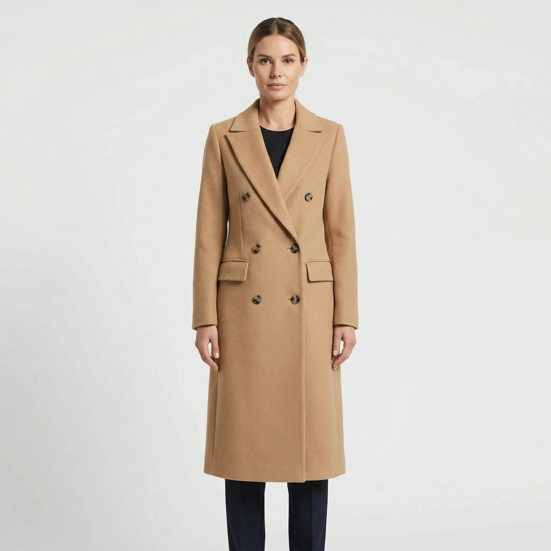 Modny długi płaszcz damski Lynne z klapami. Niezbędny zimowy płaszcz damski, elegancki i klasyczny design.