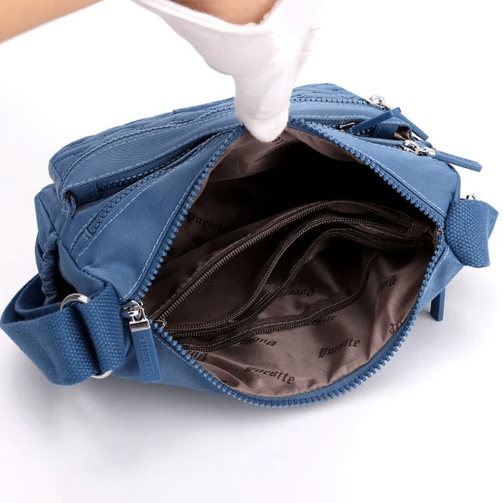 Luksusowa skórzana damska torebka na ramię, brązowa, z eleganckimi akcentami, dopełnienie każdej stylizacji.