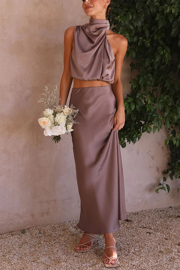 Elegancki damski komplet: bezrękawnik i spódnica maxi. Idealny na letnie dni, modny look.