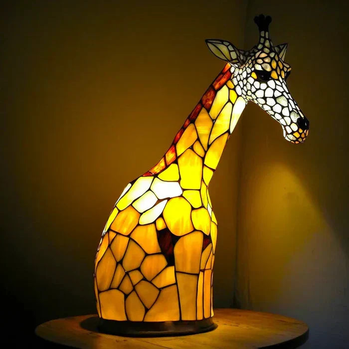 Lampa stołowa AnimalGlow z witrażem przedstawiającym zwierzęta leśne, idealna dekoracja domu.