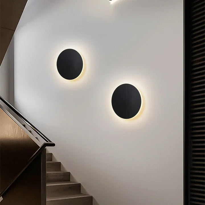 Designerska lampa ścienna LED do sypialni, nowoczesna kulista z efektem połysku. Energooszczędna.