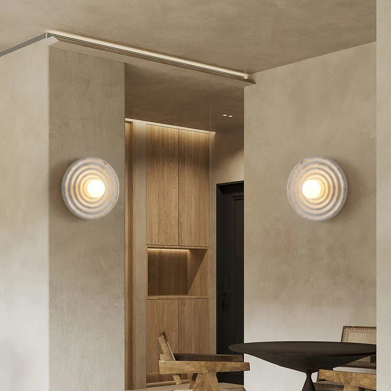 Okrągła beżowa lampa ścienna 22 cm. Elegancki kinkiet do sypialni, przedpokoju. Minimalistyczny styl.