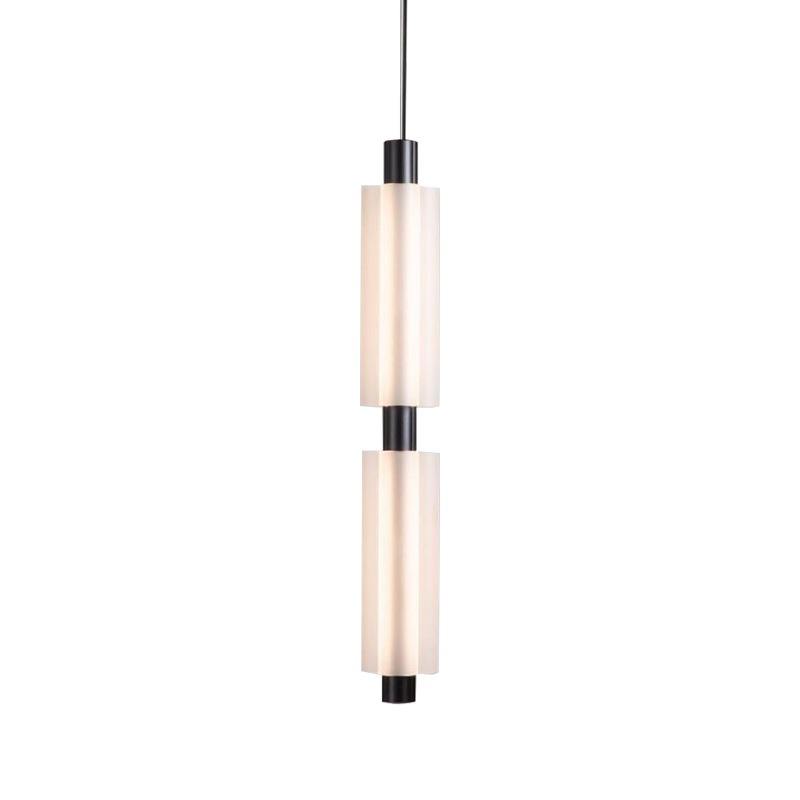 Wyjątkowa lampa wisząca z alabastru, rozpraszająca ciepłe światło LED. Designerski dodatek do nowoczesnego salonu.