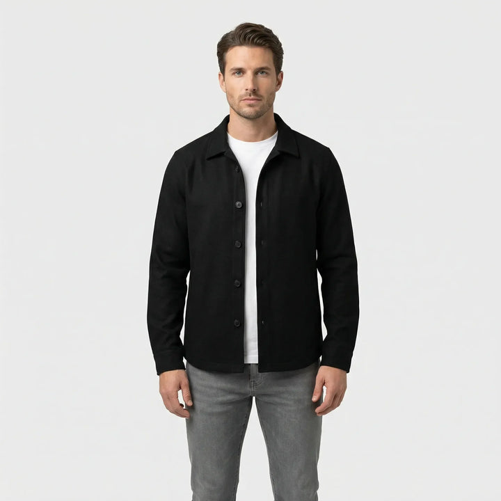 Stylowy męski overshirt Pablo, luźny krój, długi rękaw i praktyczne kieszenie. Komfortowa moda męska.