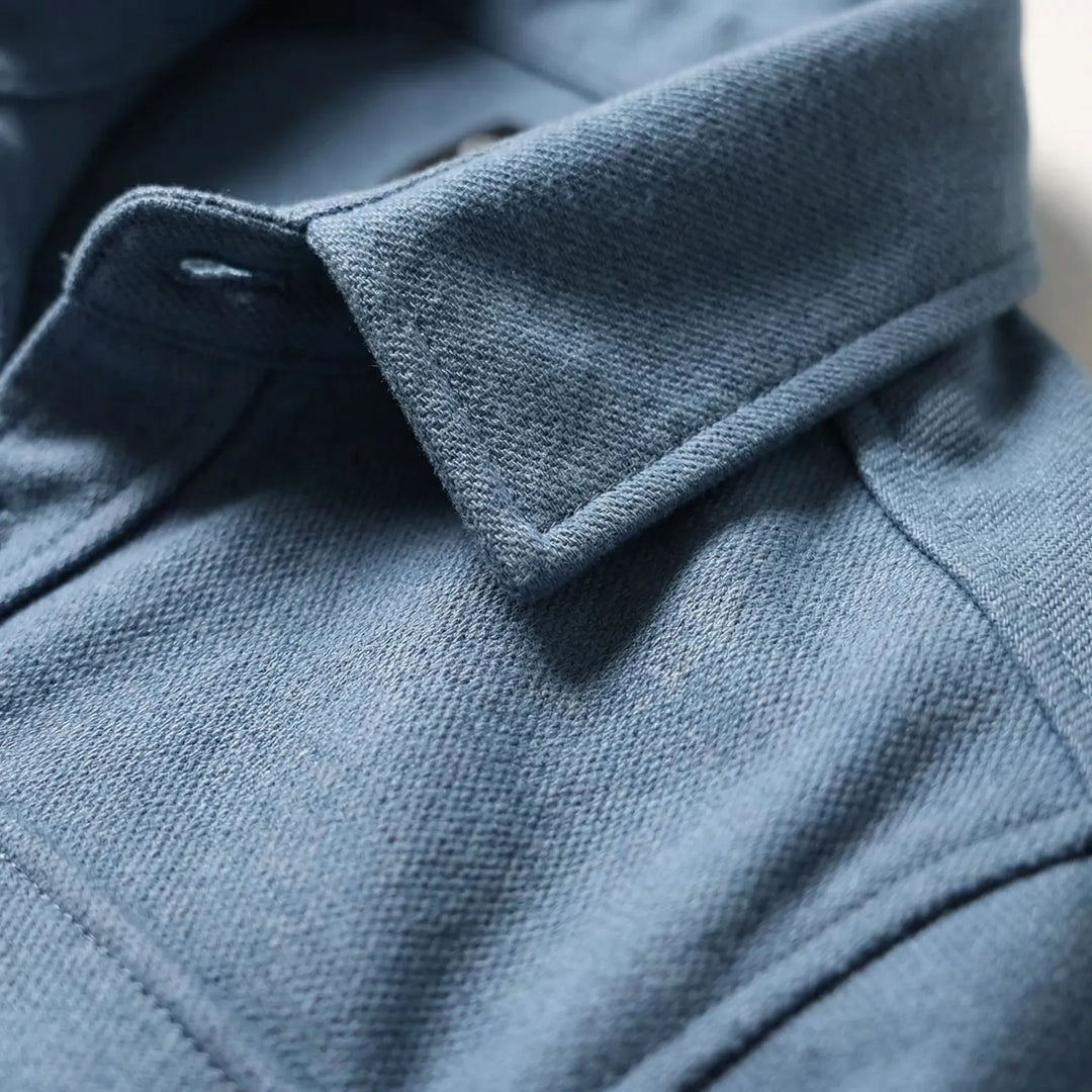 Wszechstronny męski overshirt Pablo z praktycznymi kieszeniami na piersi, swobodny krój. Idealny casual.