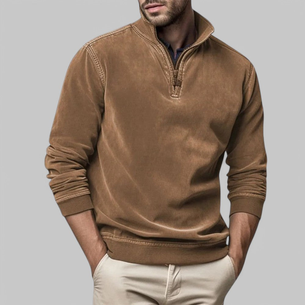 Modny męski sweter z półzamkiem. Komfortowy i stylowy. Idealny na jesień i zimę. Odzież męska casual.