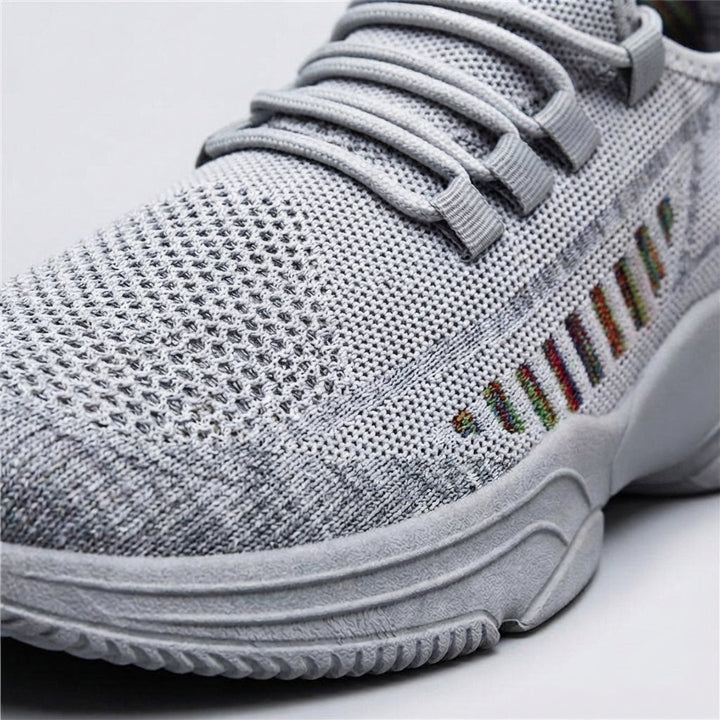 Czarne lekkie sneakersy męskie Eugene z oddychającą cholewką, doskonałe obuwie na co dzień.
