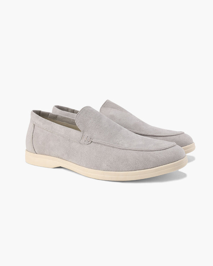 Klasyczne czarne mokasyny męskie, wygodne buty letnie, dodają szyku stylizacji, eleganckie.