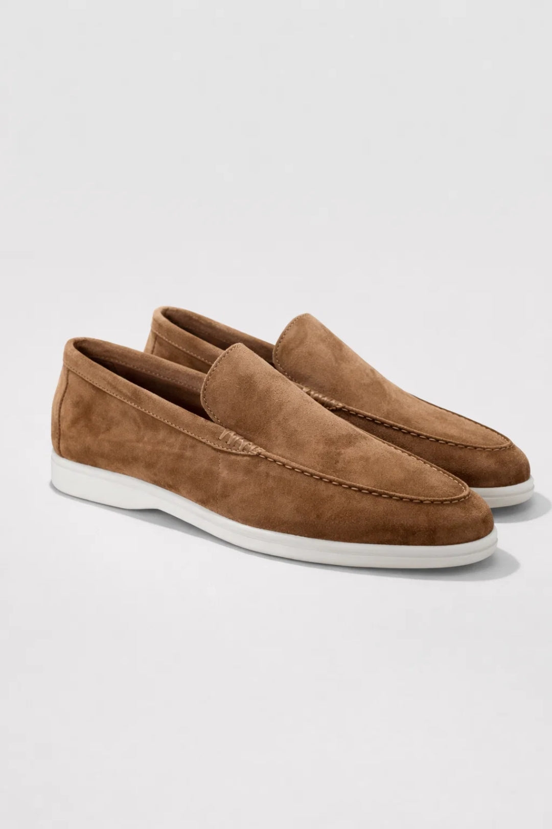 Eleganckie mokasyny męskie wsuwane, perfekcyjne na lato. Wygodne i lekkie buty męskie do codziennych outfitów.