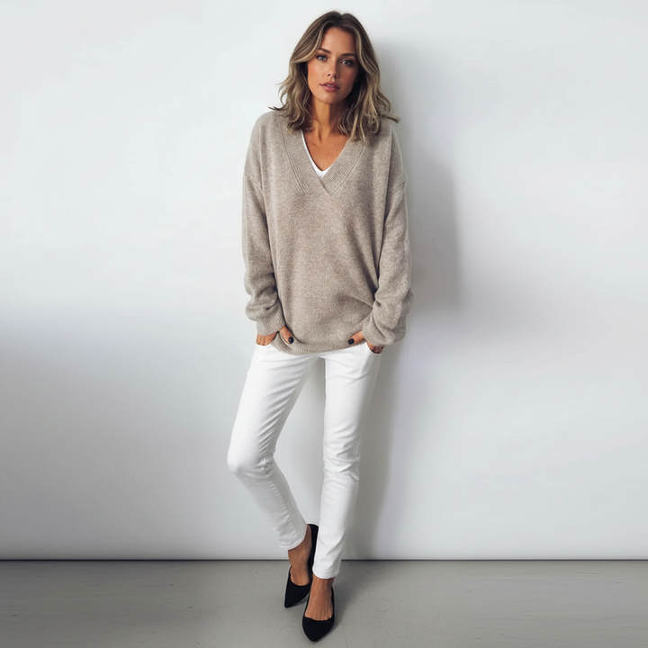 Elegancki sweter damski Jennifer z dekoltem V, luźnym krojem, idealny na jesień i zimę, modny i swobodny.