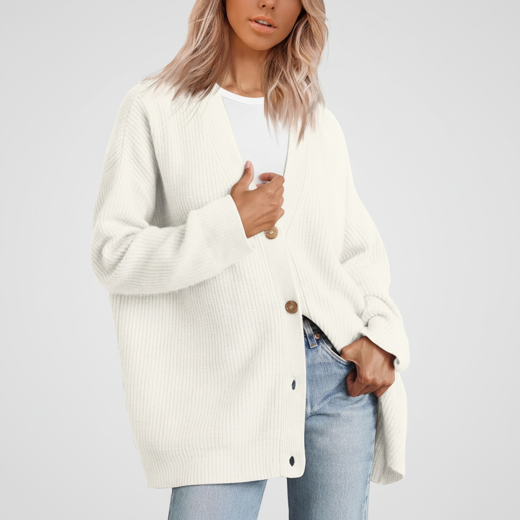 Damski sweter z głębokim dekoltem V, luźny fason, elegancki. Must-have w kobiecej garderobie. [[lstfy-media:5]]
