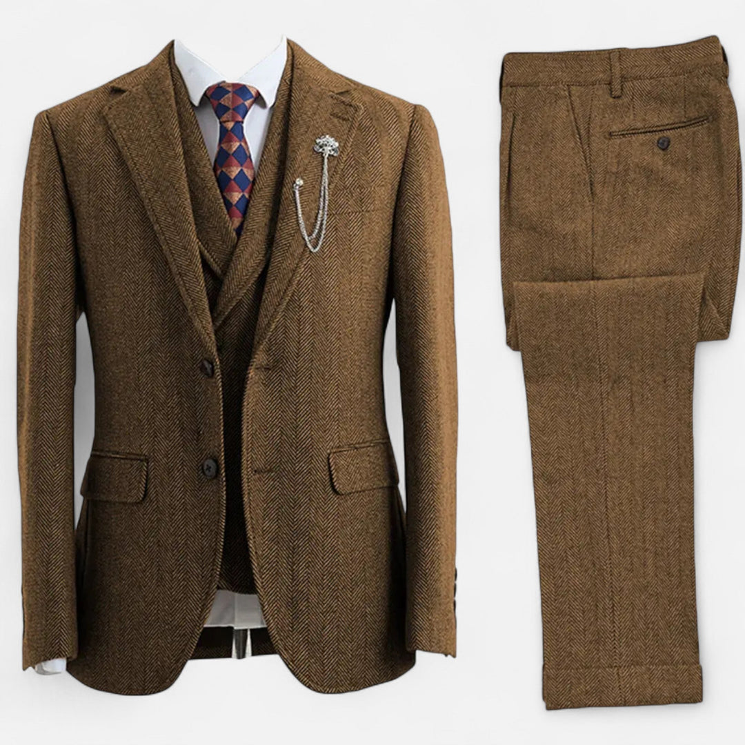 Szary garnitur męski slim fit w jodełkę, trzyczęściowy z kamizelką. Elegancki wybór na ślub lub wieczorne wyjście.