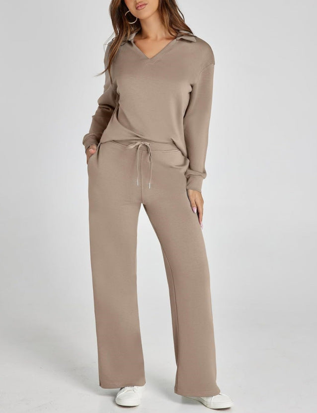 Damski zestaw domowy ze spodniami szerokimi i topem V-neck. Komfortowy, minimalistyczny komplet.
