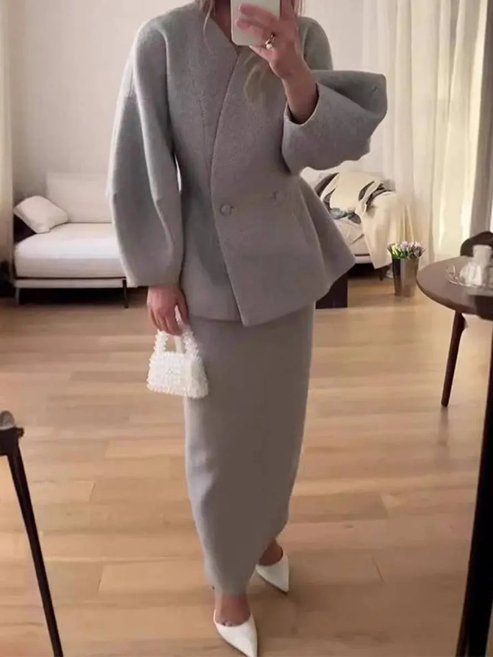 Klasyczny elegancki damski garnitur spódnicowy. Idealny na formalne okazje i do pracy.