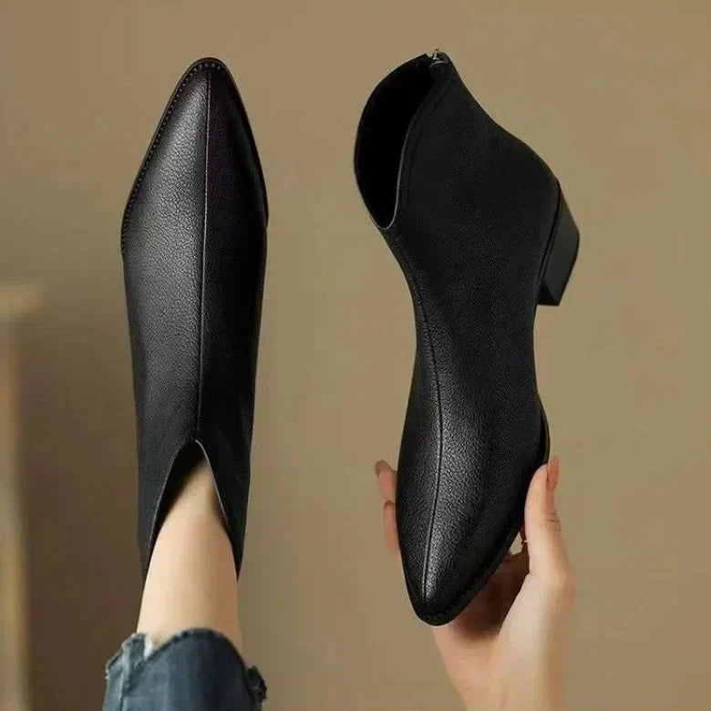 Modne brązowe botki damskie ze skóry. Eleganckie buty na średnim obcasie, wygodne na jesień i zimę.