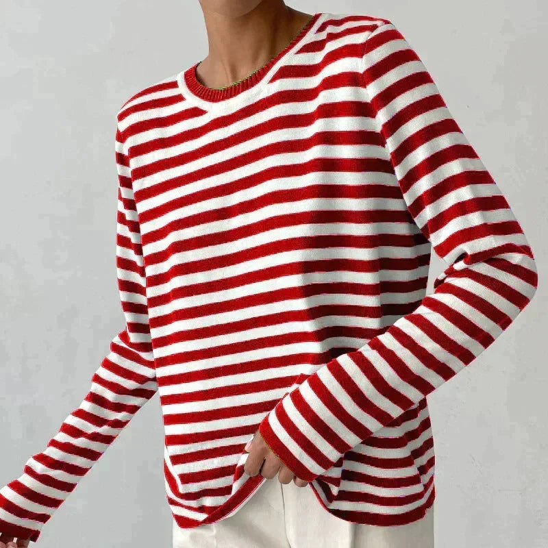Praktyczny damski sweter Stella w paski. Elegancki, modny, łatwy do stylizacji z różnymi elementami garderoby.