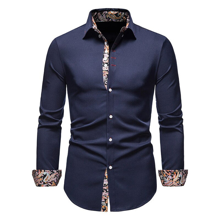 Blisko ujęcie na wzór paisley, detale eleganckiej koszuli męskiej slim fit. Modna i komfortowa.