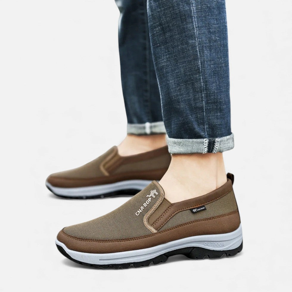 Komfortowe męskie buty slip-on, elastyczne, do codziennego noszenia i na spacery.