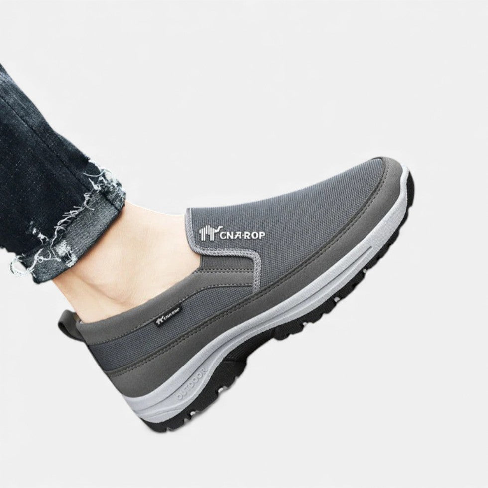 Przewiewne męskie buty wsuwane, lekkie i komfortowe, idealne na upalne dni lata.