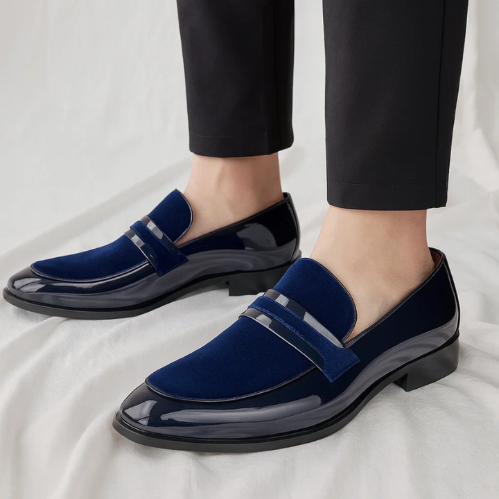 Czarne, błyszczące mokasyny męskie lakierowane. Eleganckie buty slip-on na wesele i uroczystości.