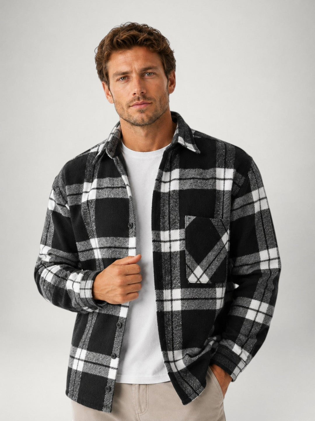 Męska koszula z długim rękawem w kratę, flanelowa, świetna jako warstwa lub overshirt na jesień.