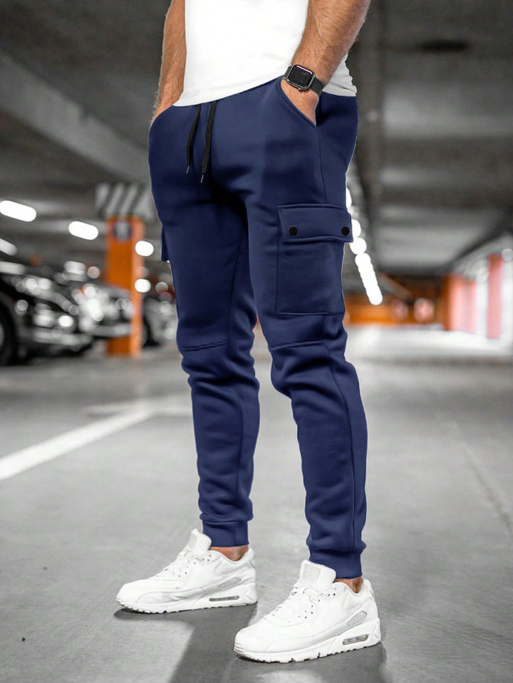 Wytrzymałe męskie joggery slim fit cargo Leland. Idealne do miejskiego stylu, trwałe.