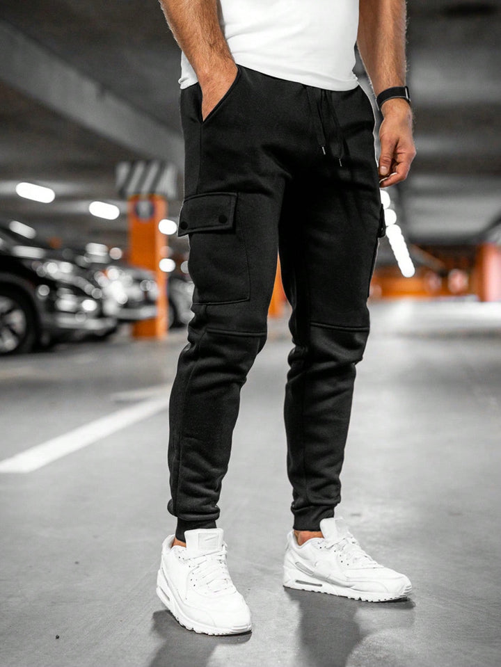 Męskie joggery Leland: komfortowe spodnie cargo slim fit w modnym stylu streetwear.