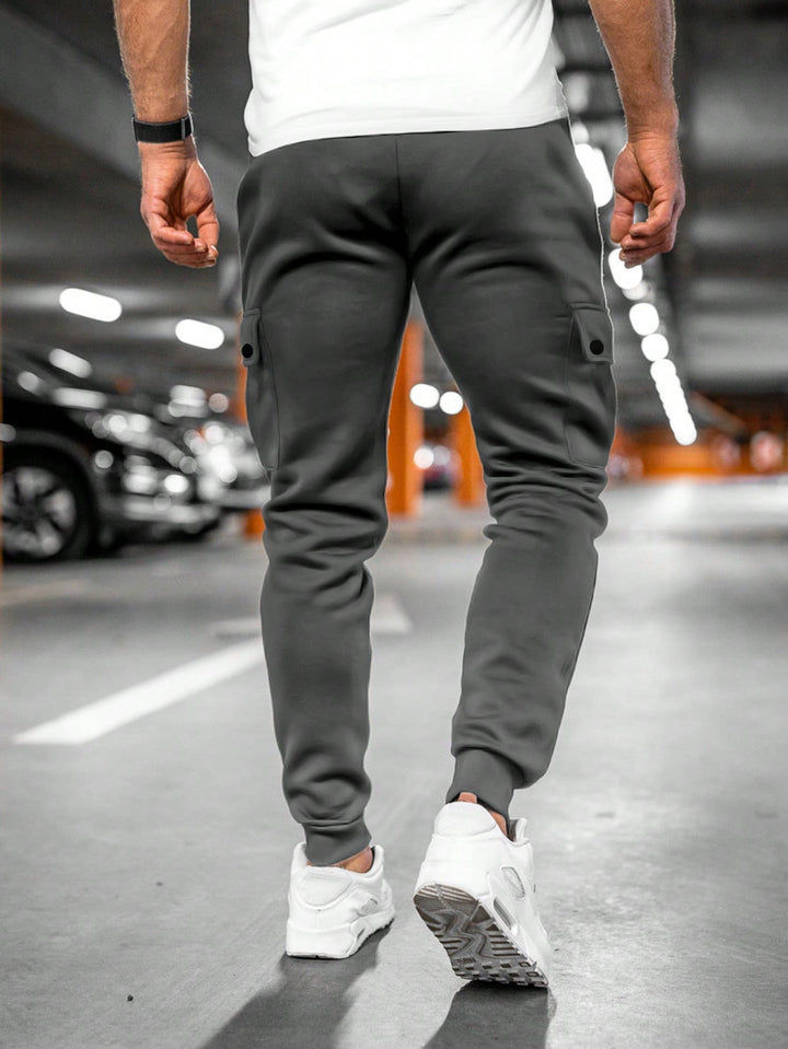 Spodnie męskie slim fit jogger cargo Leland, podkreślające sylwetkę. Modne i wygodne.