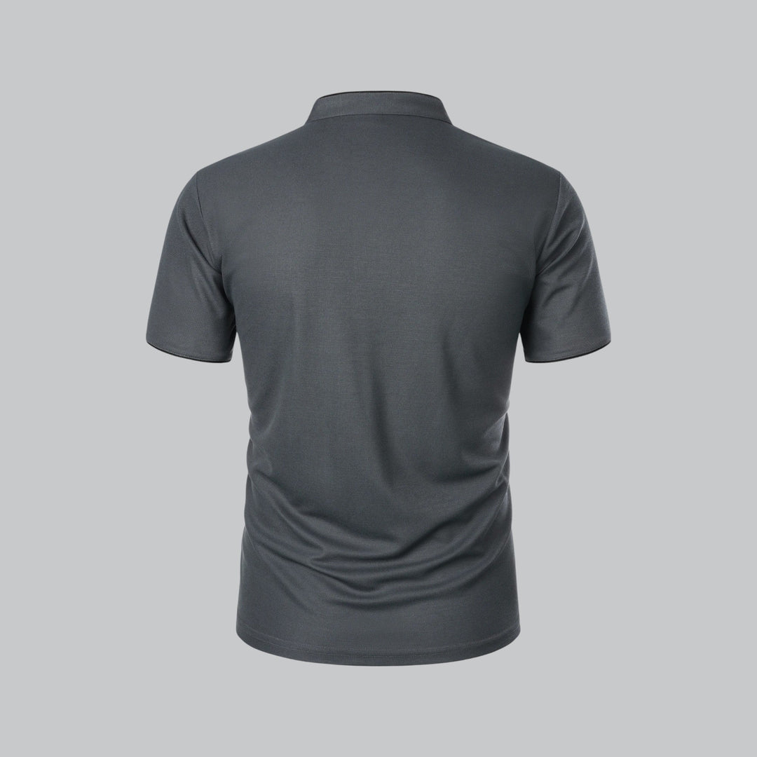 Klasyczna męska polo z zamkiem, krótki rękaw. Idealna do stylizacji casual i smart casual.