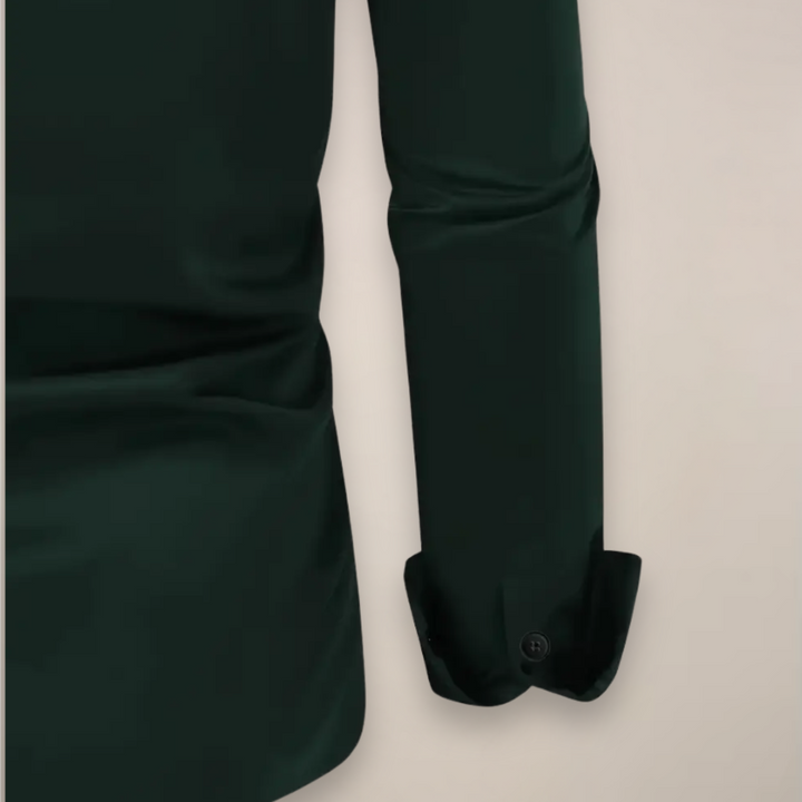 Modna męska koszula slim fit z kołnierzykiem. Granatowa, idealna do pracy i casualowych spotkań.