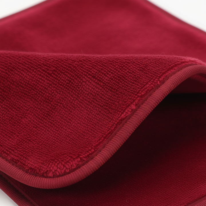 Miękkie ściereczki MicroVelvet z mikrofibry do czyszczenia delikatnych powierzchni bez zarysowań.