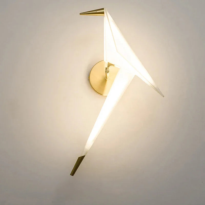 Klimatyczna lampa ścienna z elementem kranu i abażurem z papieru. Nastrojowe oświetlenie dekoracyjne do wnętrz.