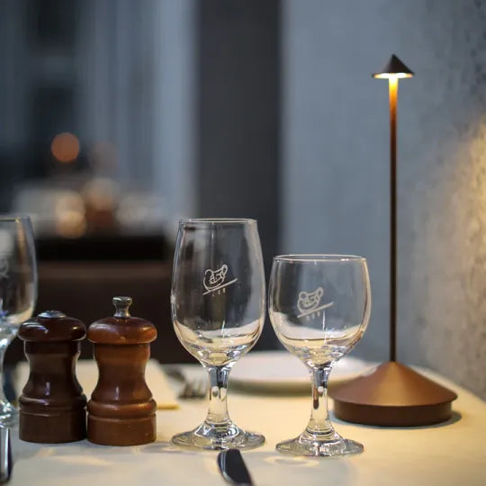 Energooszczędna lampka LED CalmLight, wodoodporna, bezprzewodowa, z dotykowym sterowaniem.
