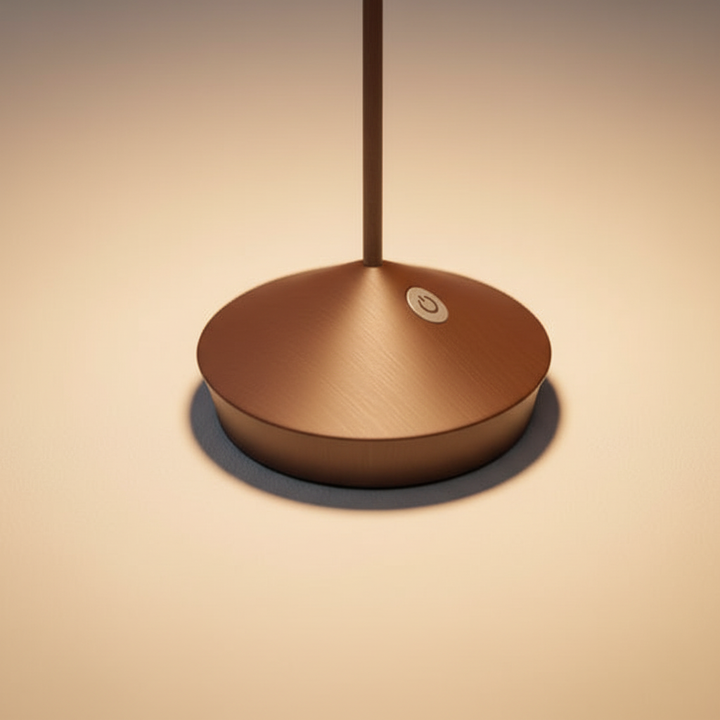 Nowoczesna lampa stołowa LED CalmLight, bezprzewodowa, wodoodporna, elegancki design do dekoracji.