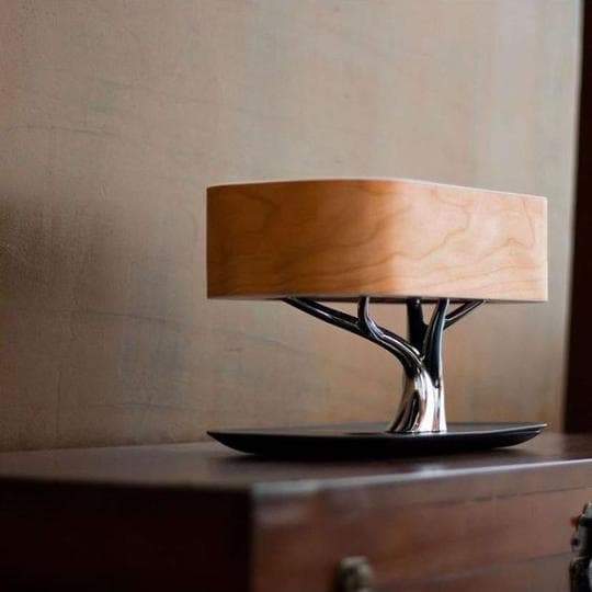 Wielofunkcyjna lampa biurkowa Treonix z głośnikiem Bluetooth, idealna do słuchania muzyki w domu lub biurze.