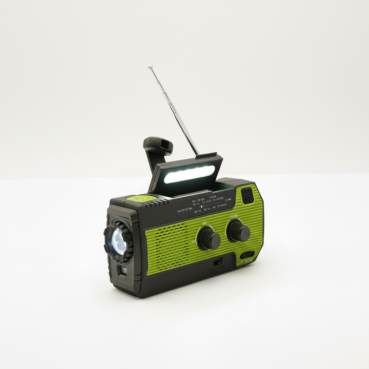 Radio słoneczne SurviGuard z panelem fotowoltaicznym, zapewniające zasilanie w terenie, idealne do przetrwania i kempingu.