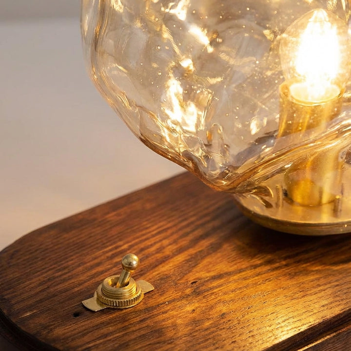Automatyczna lampa z czujnikiem ruchu, tworzy przytulną atmosferę ciepłym światłem. Nowoczesne oświetlenie domu.