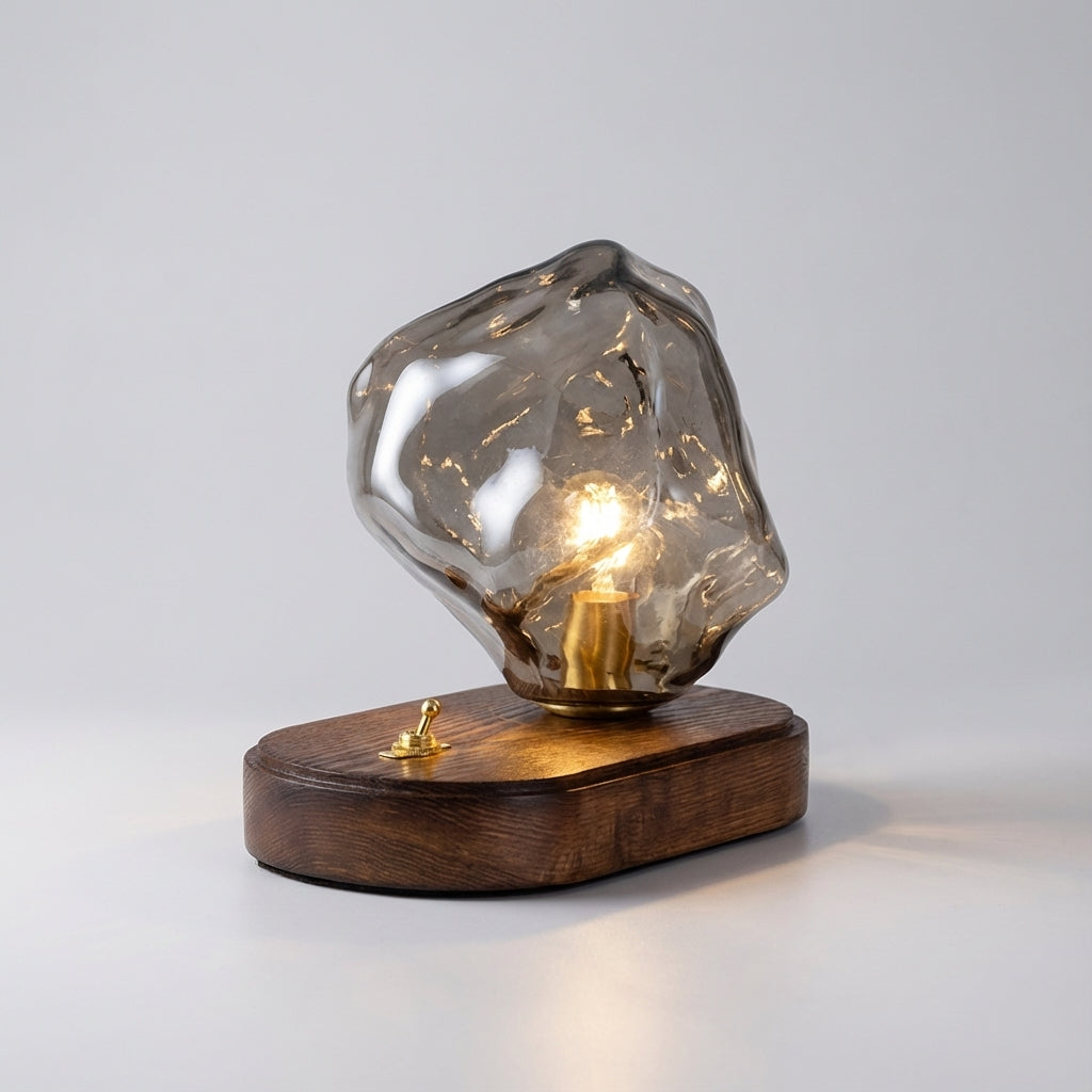 Designerska lampa stołowa z czujnikiem ruchu. Ciepłe światło, automatyczne włączanie. Idealna do sypialni lub biurka.