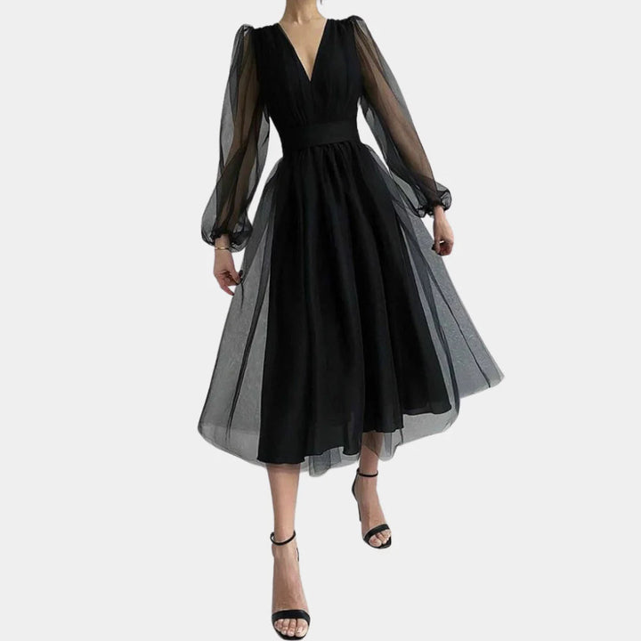 Damska sukienka midi z koronkowymi detalami, styl vintage. Idealna na wiosnę i lato, elegancki wybór.