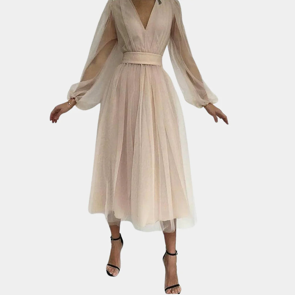 Elegancka damska sukienka midi, rozkloszowana, z subtelną koronką. Styl vintage na letnie uroczystości.