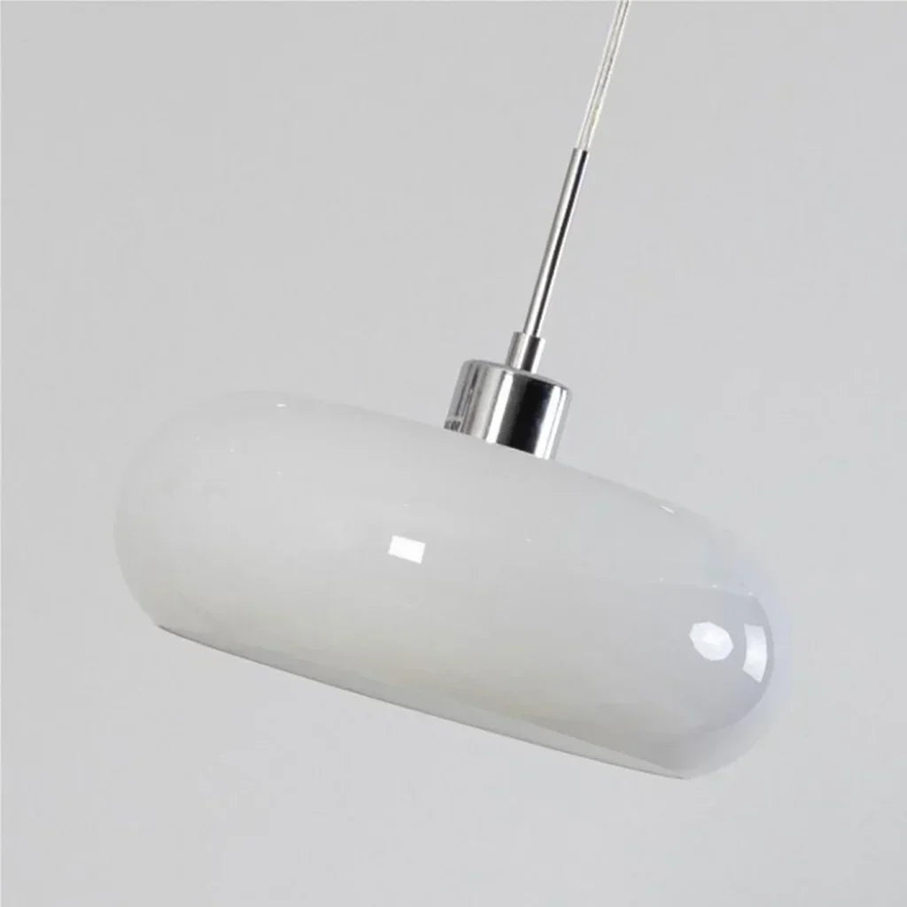 Lampa sufitowa szklana, styl minimalistyczny. Skandynawskie oświetlenie do salonu.