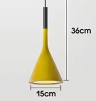 Nowoczesna lampa sufitowa LED z możliwością regulacji jasności, energooszczędna.