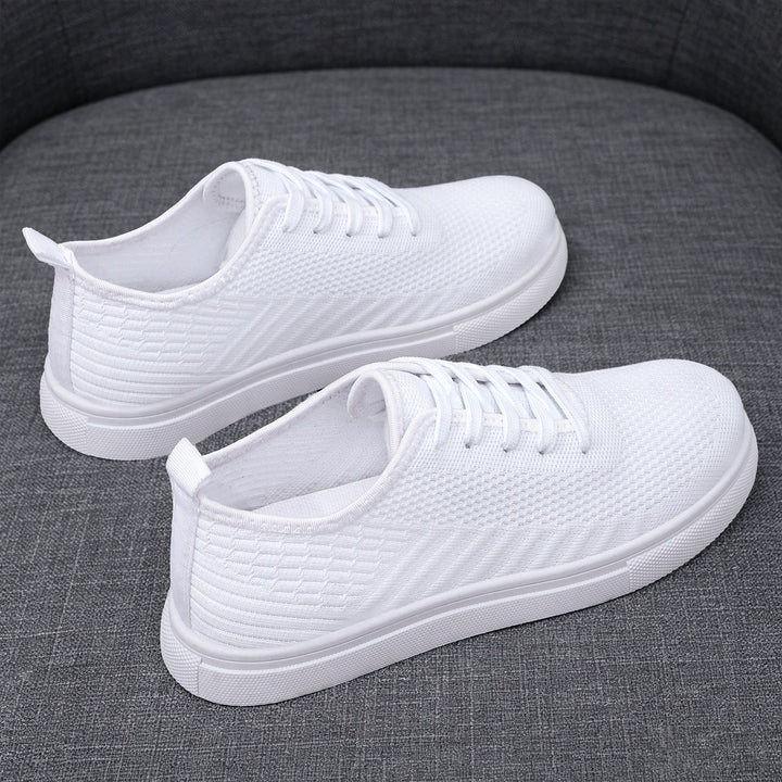 Wygodne damskie sneakersy wsuwane, modne i przewiewne, doskonałe na ciepłe dni.